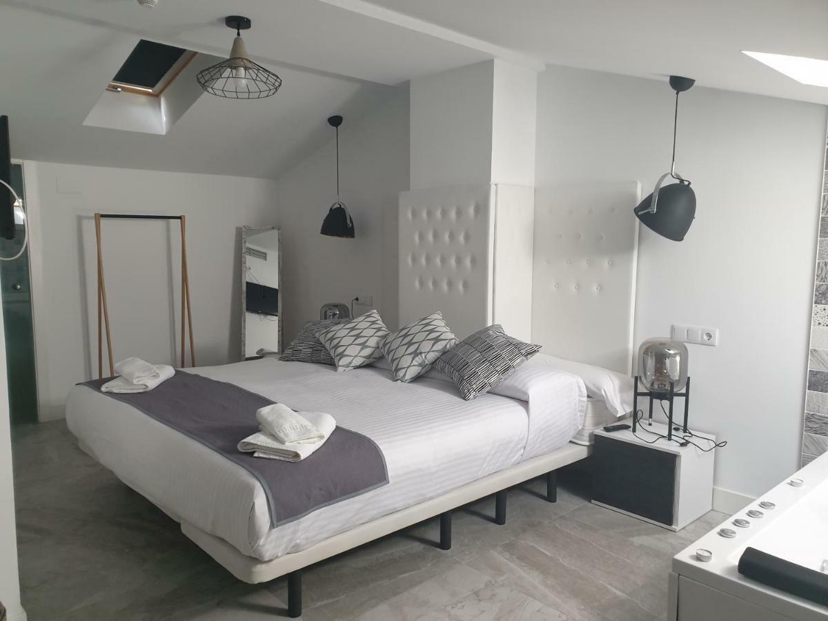 Apartamentos Hostal Cabanas Carboneras de Guadazaon ภายนอก รูปภาพ