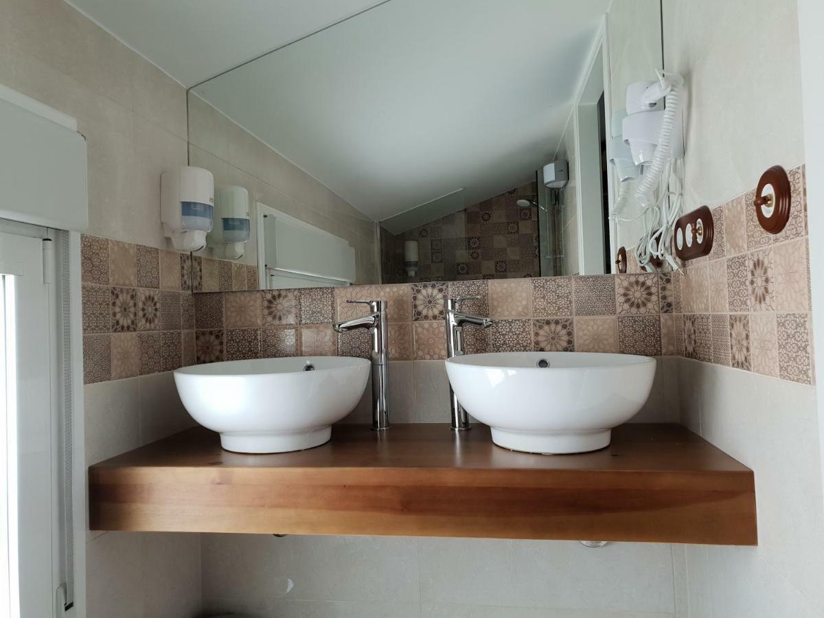Apartamentos Hostal Cabanas Carboneras de Guadazaon ภายนอก รูปภาพ