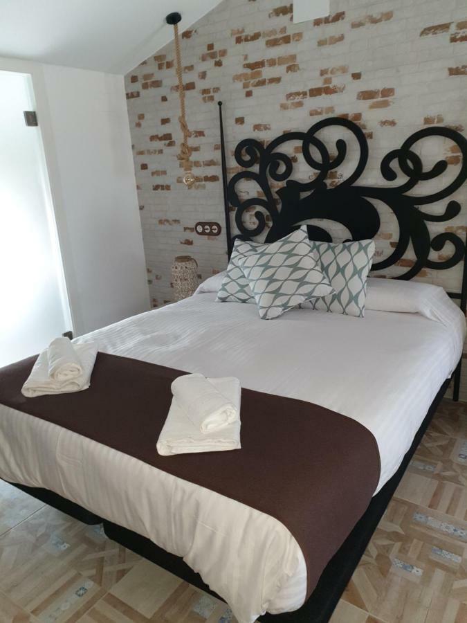 Apartamentos Hostal Cabanas Carboneras de Guadazaon ภายนอก รูปภาพ