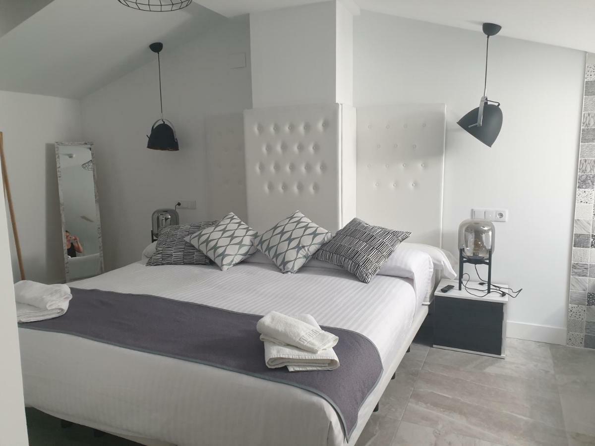 Apartamentos Hostal Cabanas Carboneras de Guadazaon ภายนอก รูปภาพ