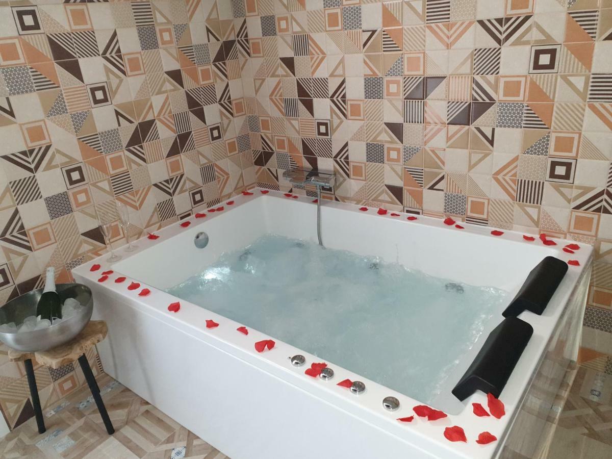 Apartamentos Hostal Cabanas Carboneras de Guadazaon ภายนอก รูปภาพ