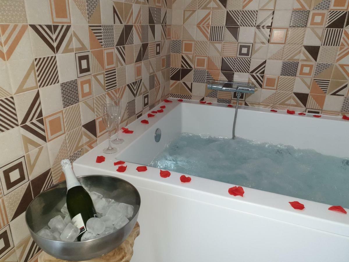 Apartamentos Hostal Cabanas Carboneras de Guadazaon ภายนอก รูปภาพ